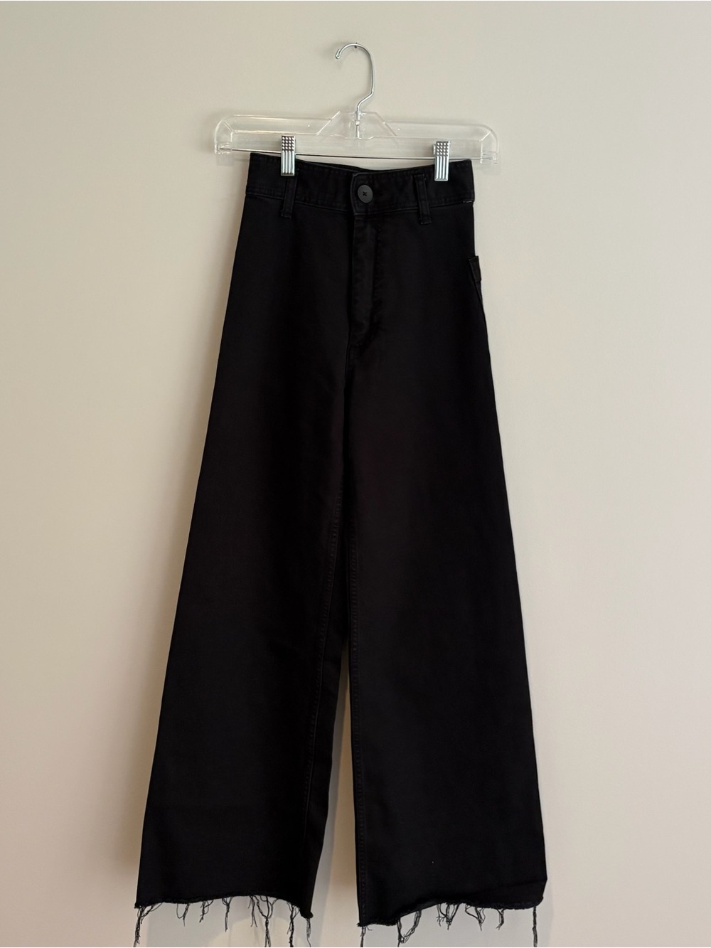 Zara Black Flared Wide-Leg Jeans with Raw Hem Size 00